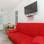 Apartment Apartments Na Obali Mora Ražanj