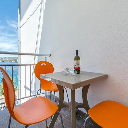 Apartment Apartments Na Obali Mora Razanj