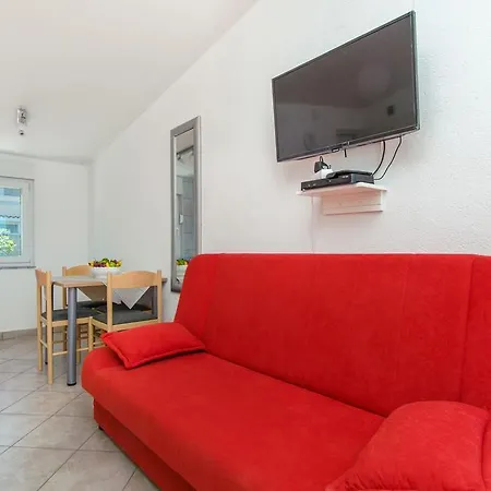 Apartment Apartments Na Obali Mora Razanj
